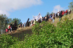 Zum Konzertort: Ein Hügel mit Panoramablick (Foto: Rosa Heide)