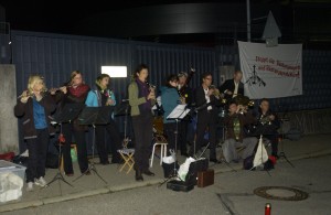 Blockade an einem Nebentor, 5:50 Uhr