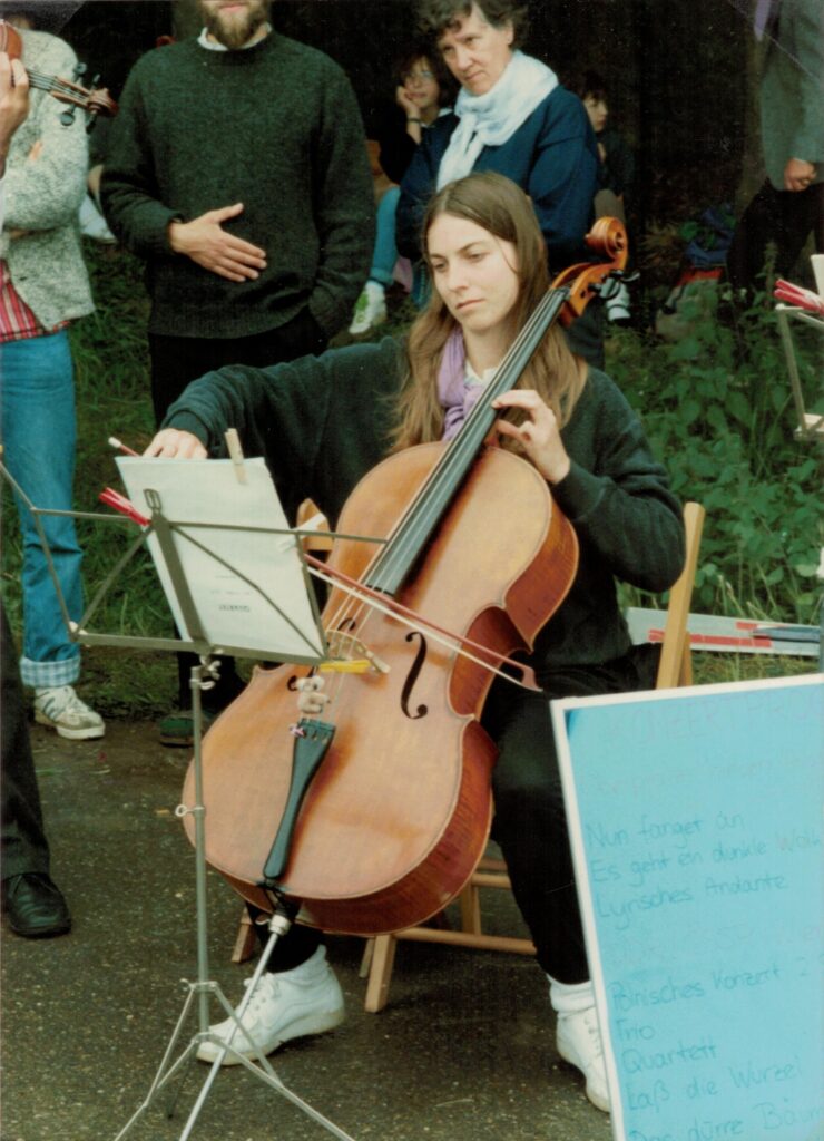 Cellistin und Musikprogramm